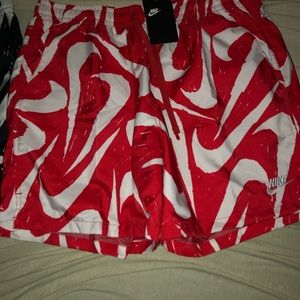 Nike Swoosh Shorts men’s large above the knee